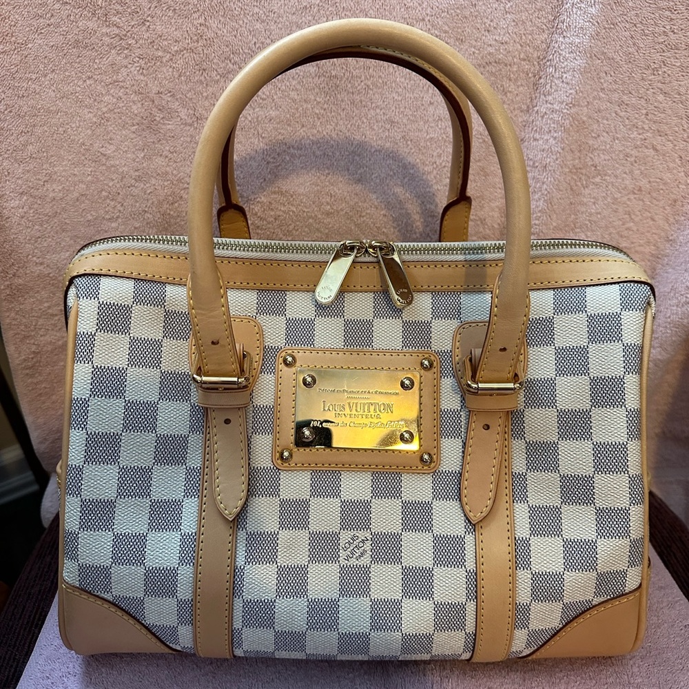 NWOT Authentic Louis Vuitton Berkeley Damier Azur